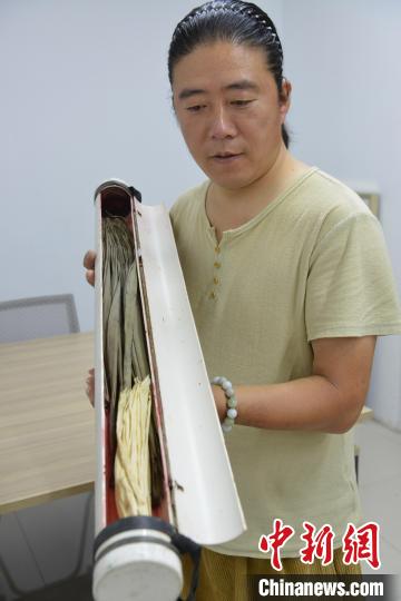 草編用的材料玉米皮、棕樹葉 李鵬茹 攝