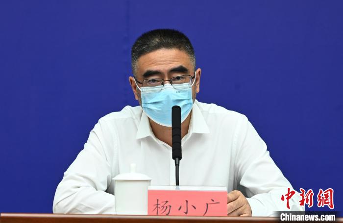成都市政府副秘書(shū)長(zhǎng)、市衛(wèi)健委主任楊小廣?！“苍?攝