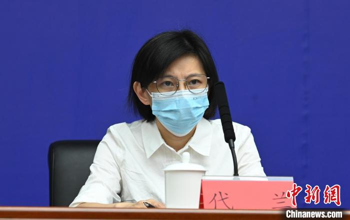 成都市經(jīng)信局總工程師代蘭?！“苍?攝