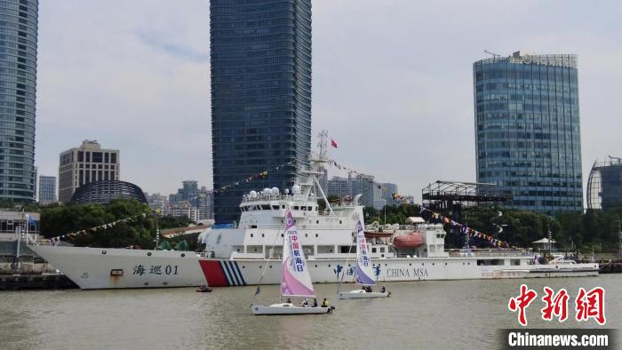 海事巡航救助船“海巡01”輪?？繃痛a頭，向公眾免費(fèi)開放?！≈烨镬戆?攝