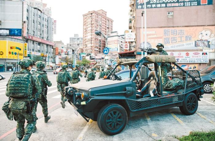 圖為2021年臺陸軍特種作戰(zhàn)指揮部在演習(xí)。圖片來源：臺灣《中國時報》。