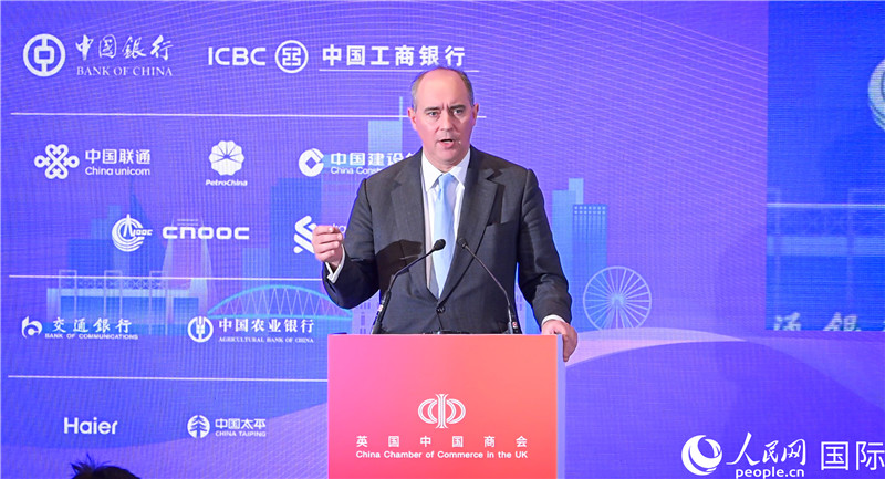 英國(guó)商業(yè)貿(mào)易部國(guó)務(wù)大臣（投資大臣）多米尼克·約翰遜與會(huì)。人民網(wǎng) 郭錦標(biāo)攝