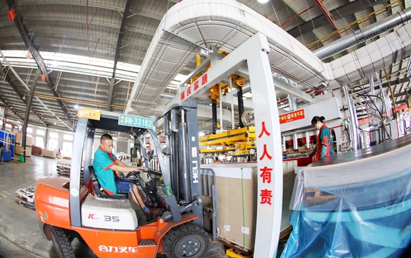 沭陽(yáng)縣一公司車(chē)間內(nèi)一派緊張有序的繁忙景象。沭陽(yáng)縣委宣傳部供圖