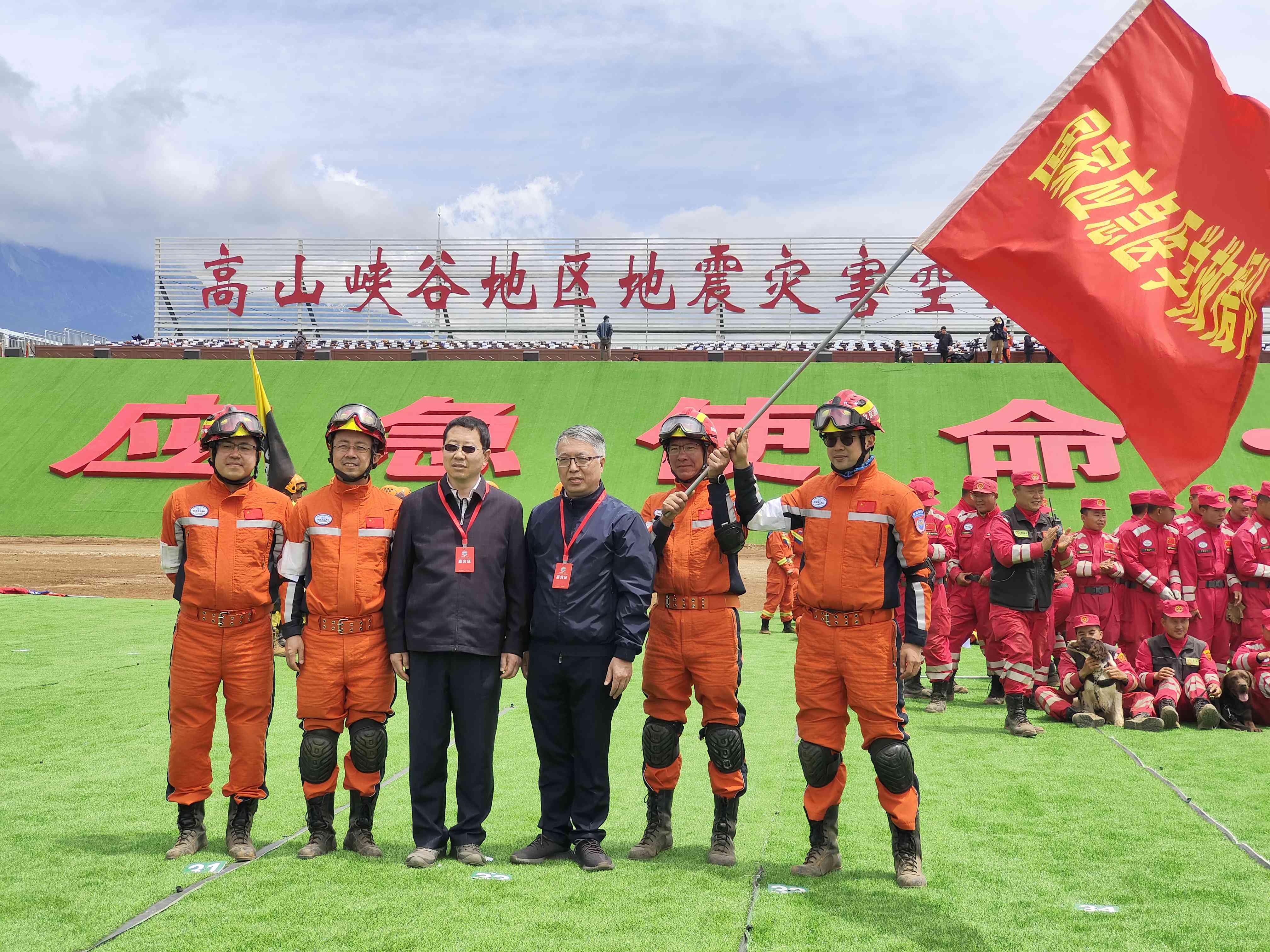 呂國忠以總領(lǐng)隊身份，帶領(lǐng)國家應急醫(yī)學救援隊演練。受訪者供圖
