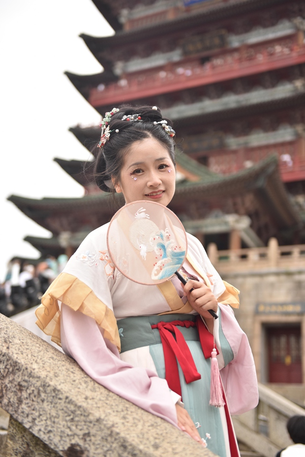 南昌滕王閣“古風(fēng)游”。受訪者供圖