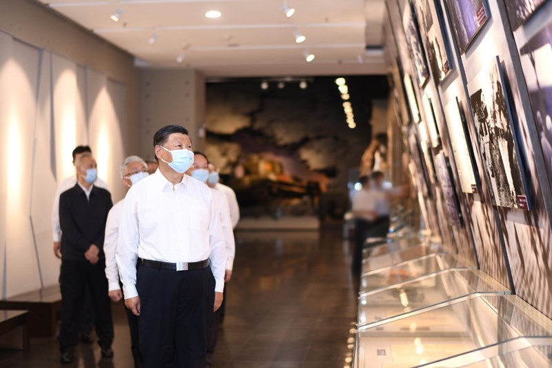 2022年8月16日至17日，中共中央總書記、國家主席、中央軍委主席習(xí)近平在遼寧考察。這是16日下午，習(xí)近平在錦州市考察遼沈戰(zhàn)役紀(jì)念館。 新華社記者 燕雁 攝