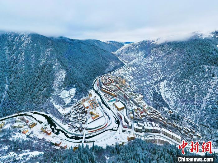 壤塘的雪后美景。　壤塘縣融媒體中心供圖