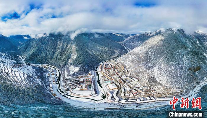壤塘的雪后美景?！∪捞量h融媒體中心供圖