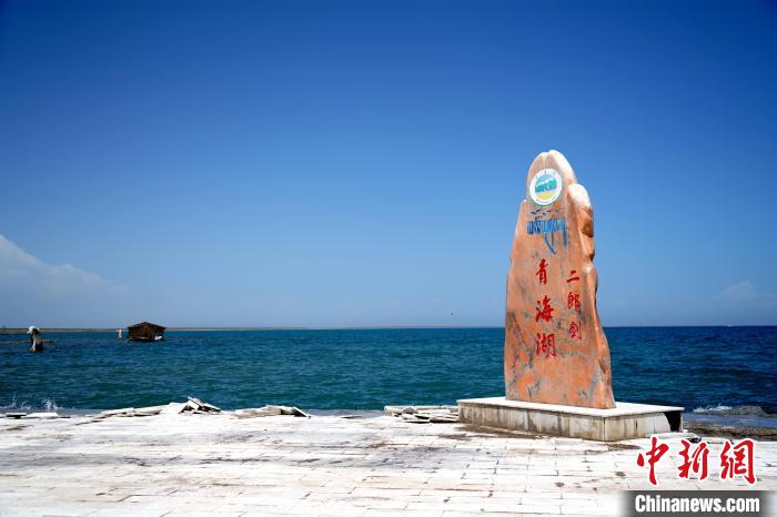 圖為青海湖景區(qū)一角?！O睿 攝