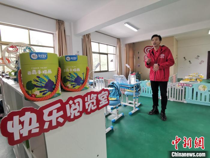 拉薩市堆龍德慶區(qū)幫普村的“心路文化空間”設(shè)有舒適的閱覽室?！≮w延 攝