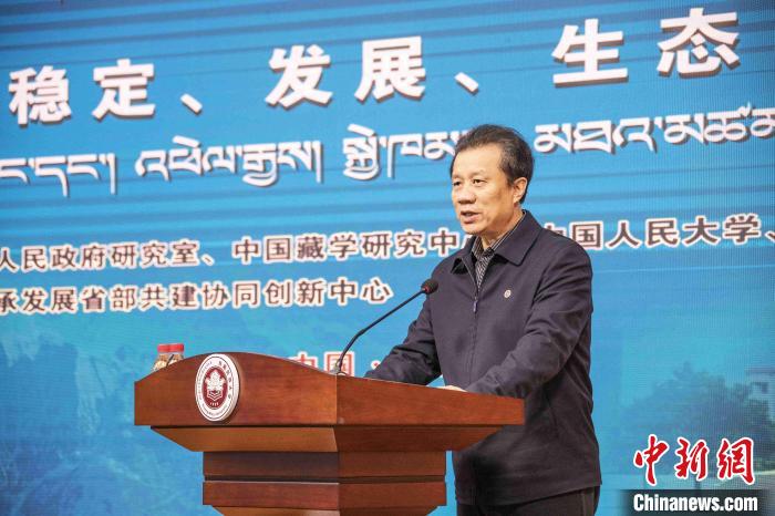 圖為西藏民族大學(xué)黨委書記、副校長劉凱在開幕式上致辭。　楊忠寧 攝