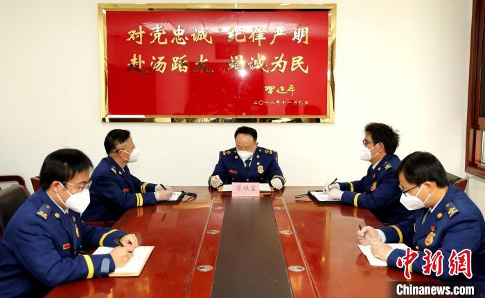 圖為西藏森林消防總隊在二十大開幕會結(jié)束后組織學(xué)習(xí)討論?！∥鞑厣窒揽傟牴﹫D