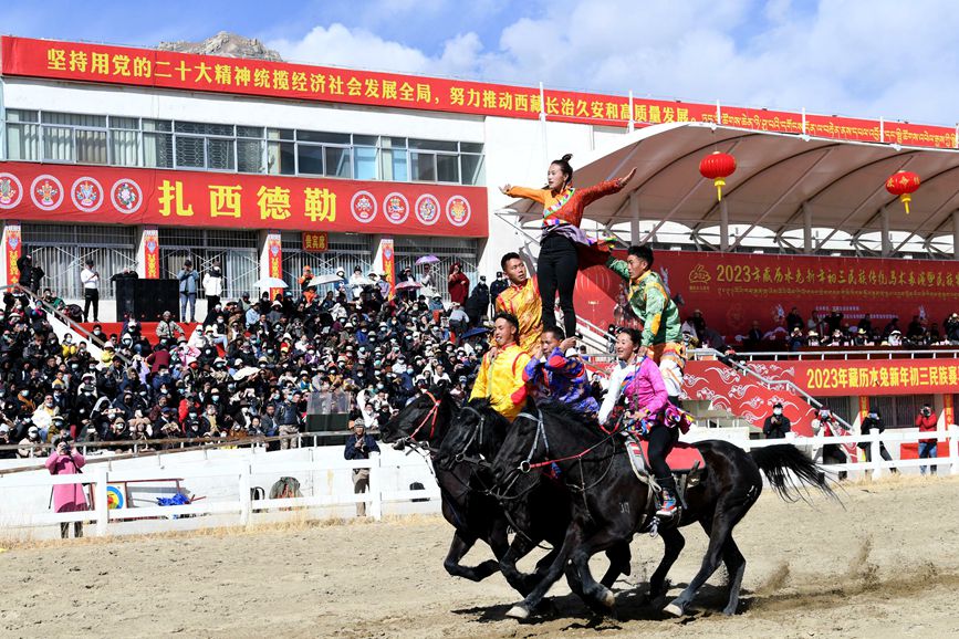 藏歷新年，精彩的馬術表演。潘多攝