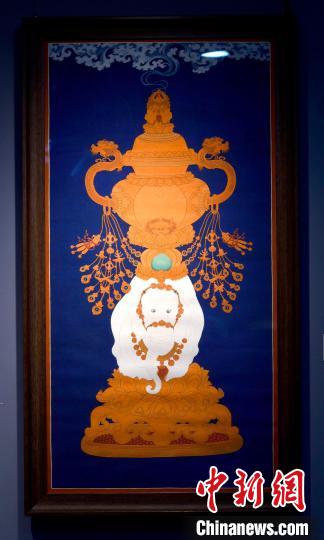 圖為5月16日，展覽中的新創(chuàng)唐卡作品《瑞象承香》。　李林 攝