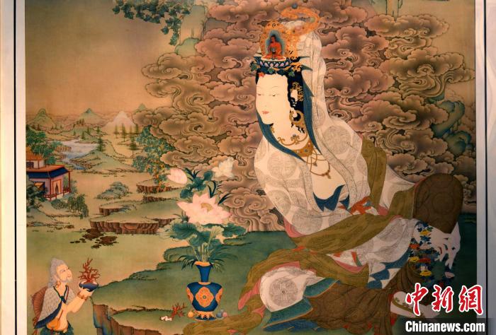 圖為5月16日，展覽中新創(chuàng)唐卡作品《靜息觀音》(局部)?！±盍?攝