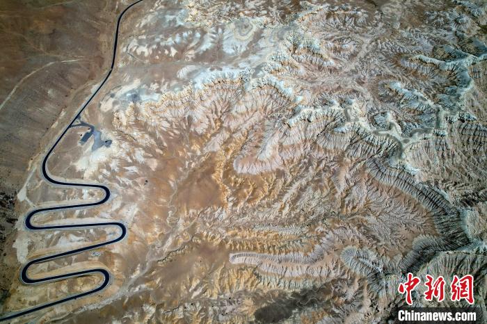 4月5日，西藏阿里札達(dá)土林。(無人機(jī)照片) 李林 攝